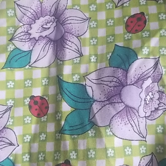 Point one medical scrubs work ladybugs and flowers - Picture 5 of 5